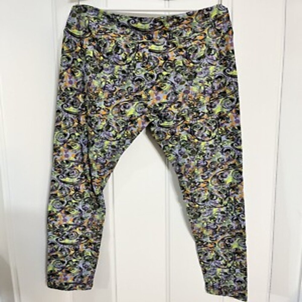 Tall & Curvy (TC) ~ LuLaRoe Women's Leggings ~ Multi Color ~ Paisley Pattern